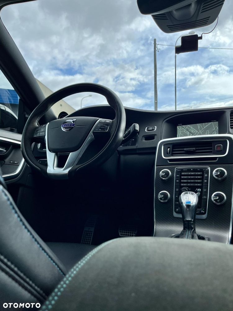 Volvo V60 T6 AWD R-Design - 10