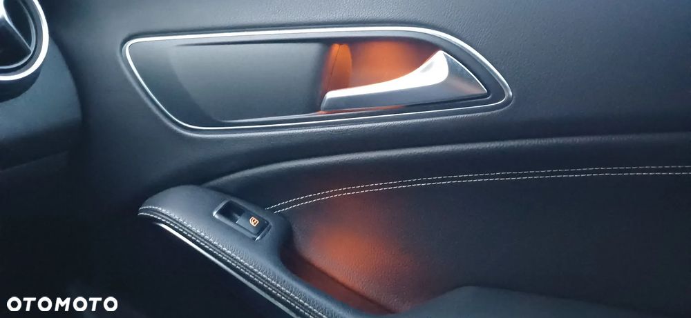 Mercedes-Benz CLA 180 UrbanStyle Edition - 19