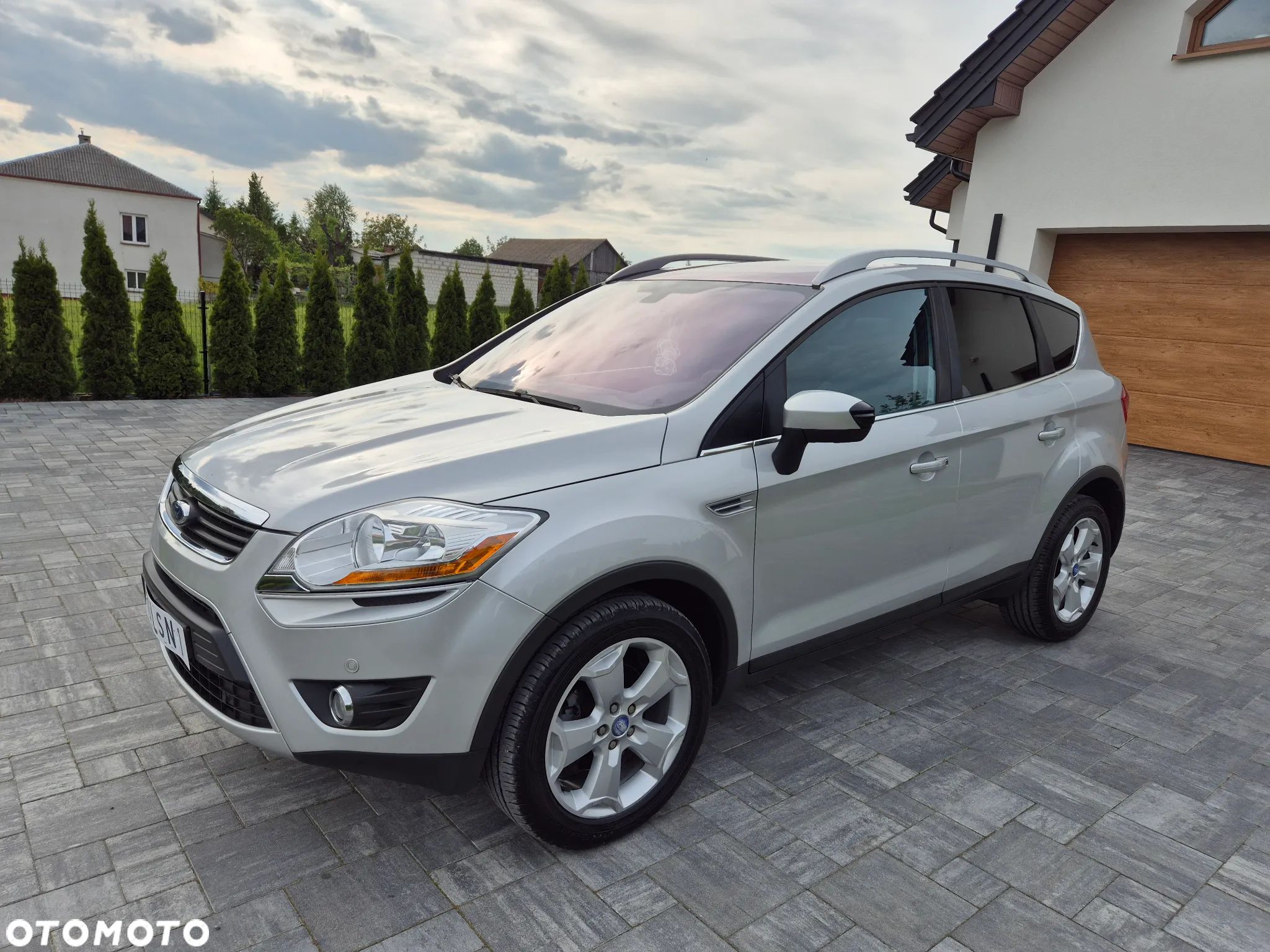 Ford Kuga 2.0 TDCi 2x4 Titanium - 1