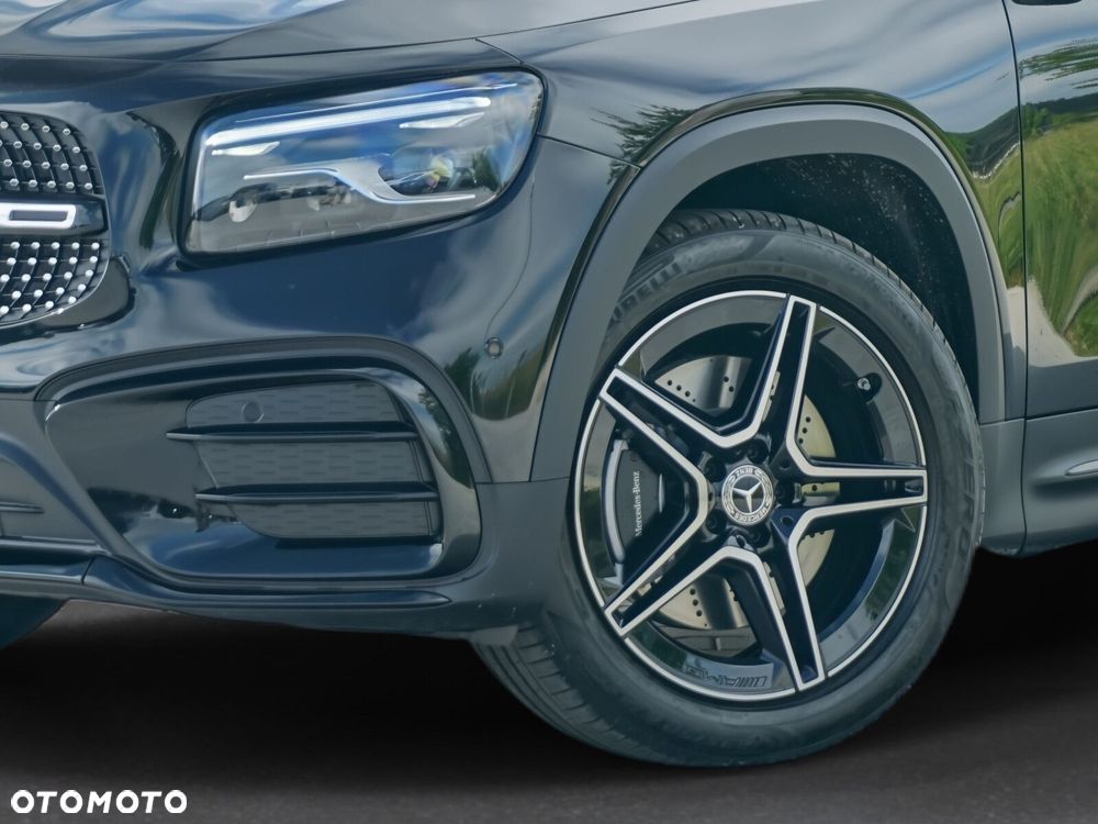 Mercedes-Benz GLB - 11