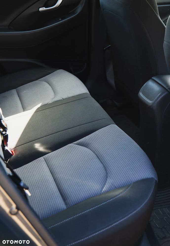 Hyundai i30 1.5 DPI Classic + - 13