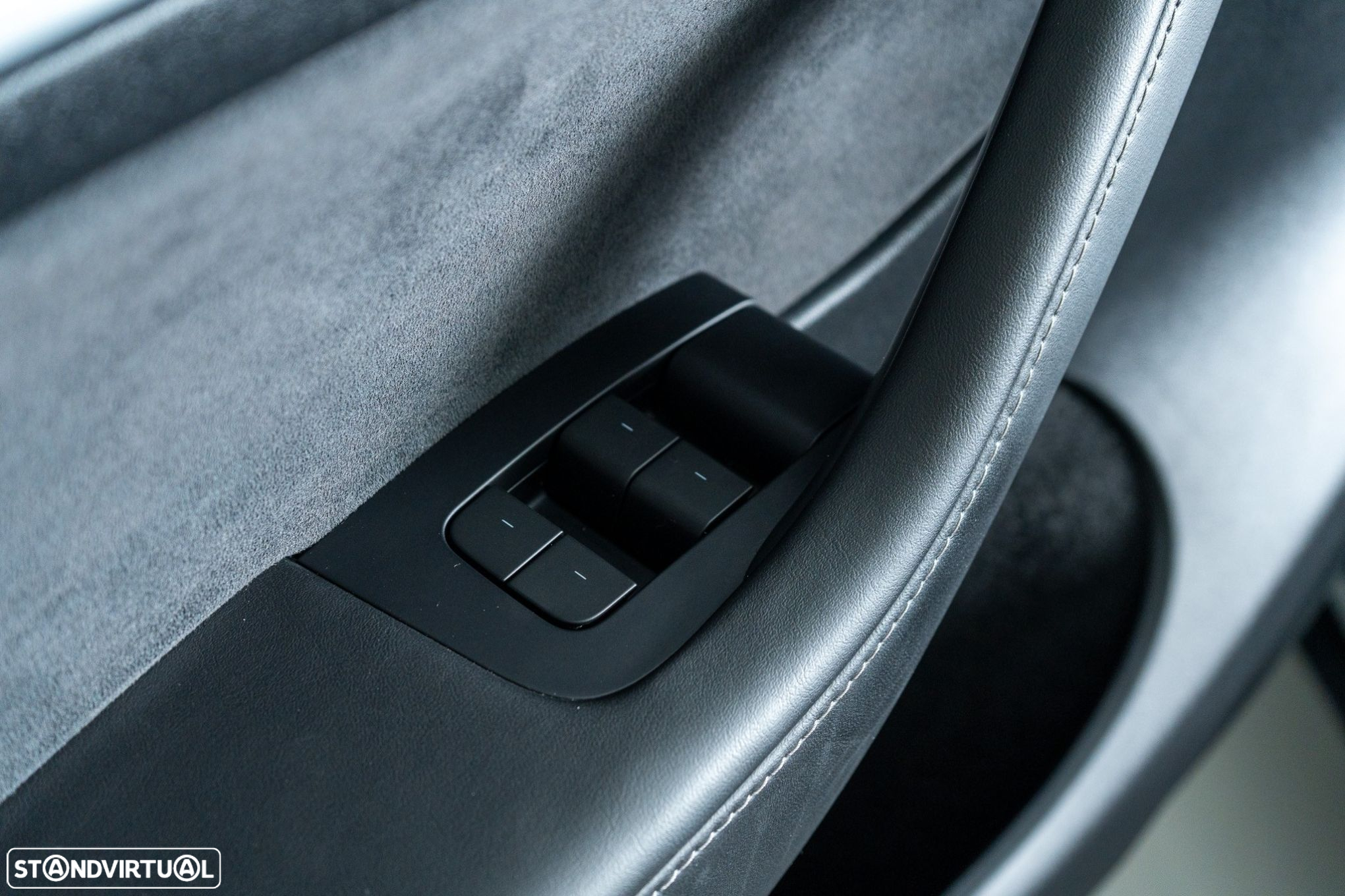Tesla Model Y Long Range Dual Motor AWD - 23