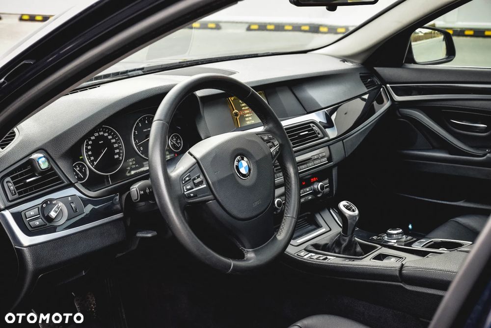 BMW Seria 5 520i - 22