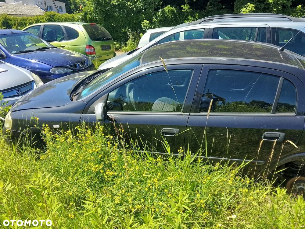 Opel Astra G (98-09r.) 1.6 B 74KM. Silnik X16SZR Skrzynia MG4 lakier 81L. Cały na części. GWARANCJA !!!  Przód Tył Zestaw Komplet Drzwi Klapa Zderzak Błotnik Maska Grill Atrapa Szyba Pas Lampa Lusterko Boczki Fotel Kanapa Kokpit Deska Rozdzielcza Przełącznik Włącznik Sterownik Przewody Wiązka Instalacja Moduł Komputer Czujnik Listwa Pompa Alternator Wtryski Głowica Rozrusznik Kompresor Sprzęgło Dwumas Silnik Skrzynia ABS Klimatyzacji Paliwa Wspomagania Kolektor Turbina Przepustnica Zawór Chłodnica Koło Hak Belka Sanki Zawieszenie Mcpherson Półoś Amortyzator Wydech Tłumik Zacisk Most - 5