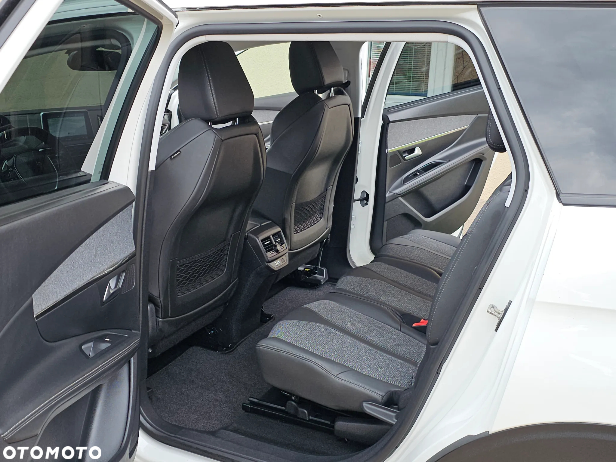 Peugeot 5008 BlueHDI 130 Allure Business-Paket - 30