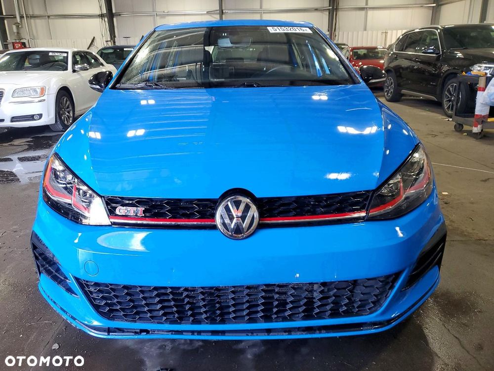 Volkswagen Golf - 2