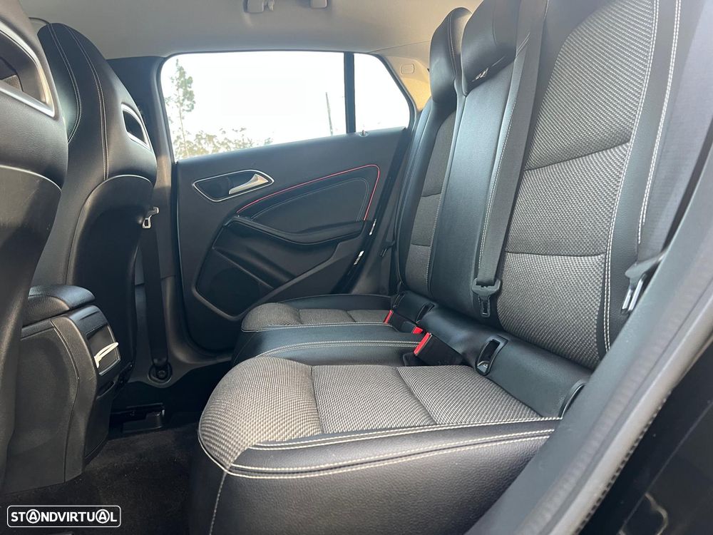 Mercedes-Benz CLA 180 d Shooting Brake AMG Line - 12