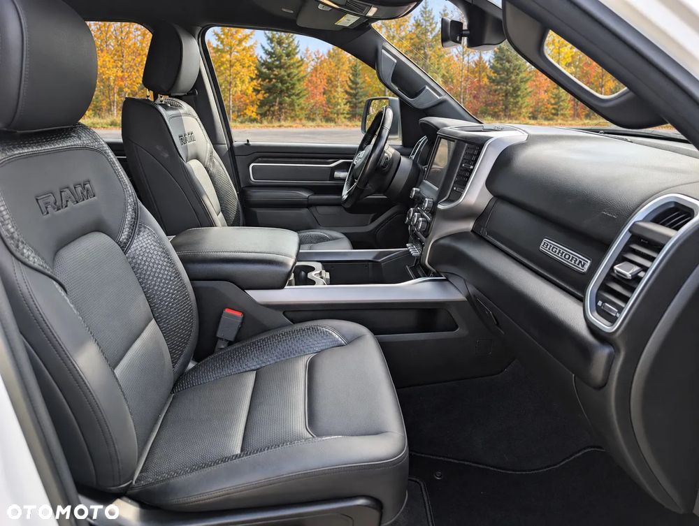 RAM 1500 Crew Cab Shortbed Bighorn - 24