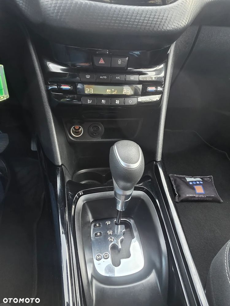 Peugeot 2008 1.2 Pure Tech Style S&S EAT6 - 31