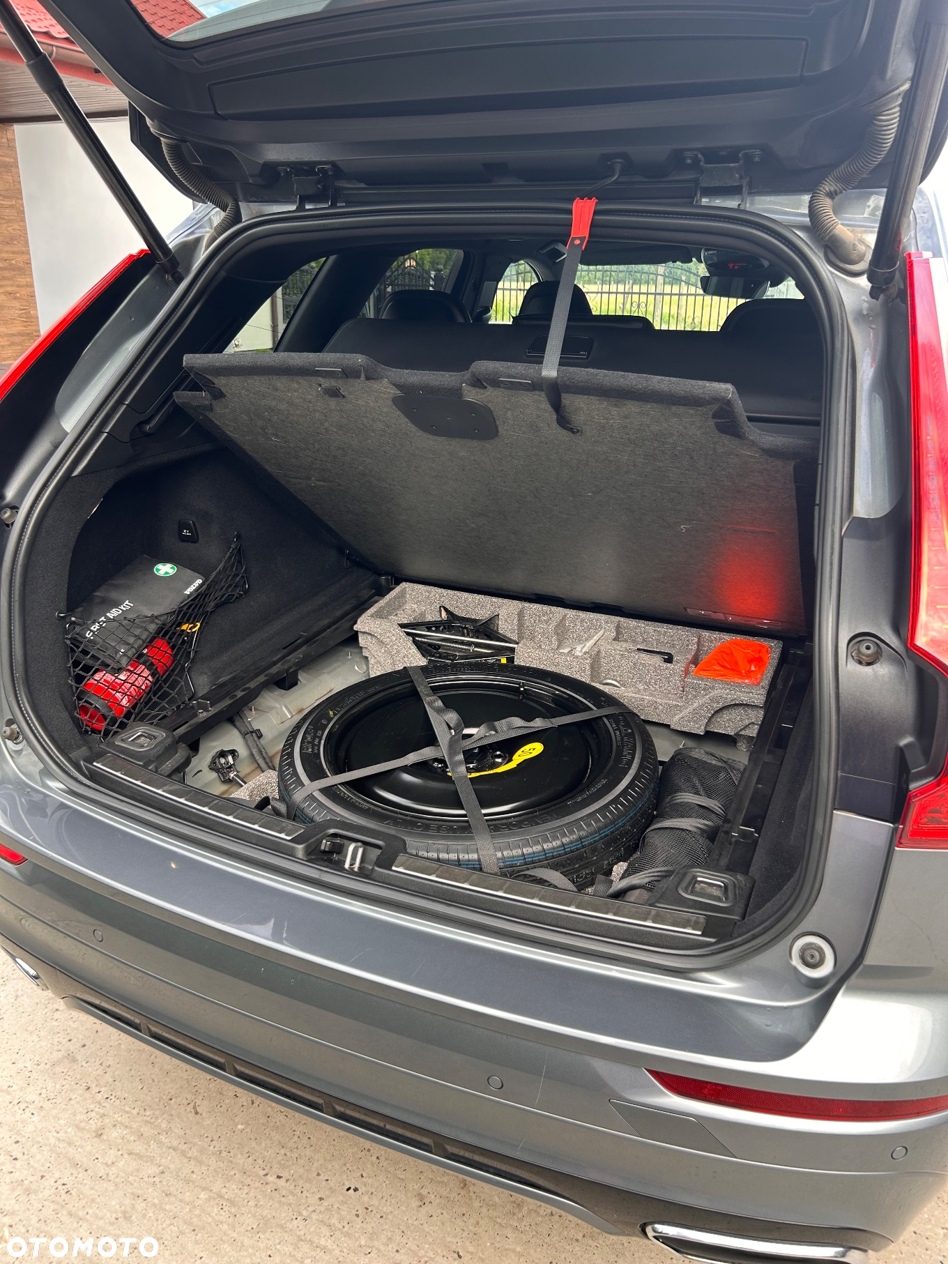 Volvo XC 60 D4 AWD R-Design - 27