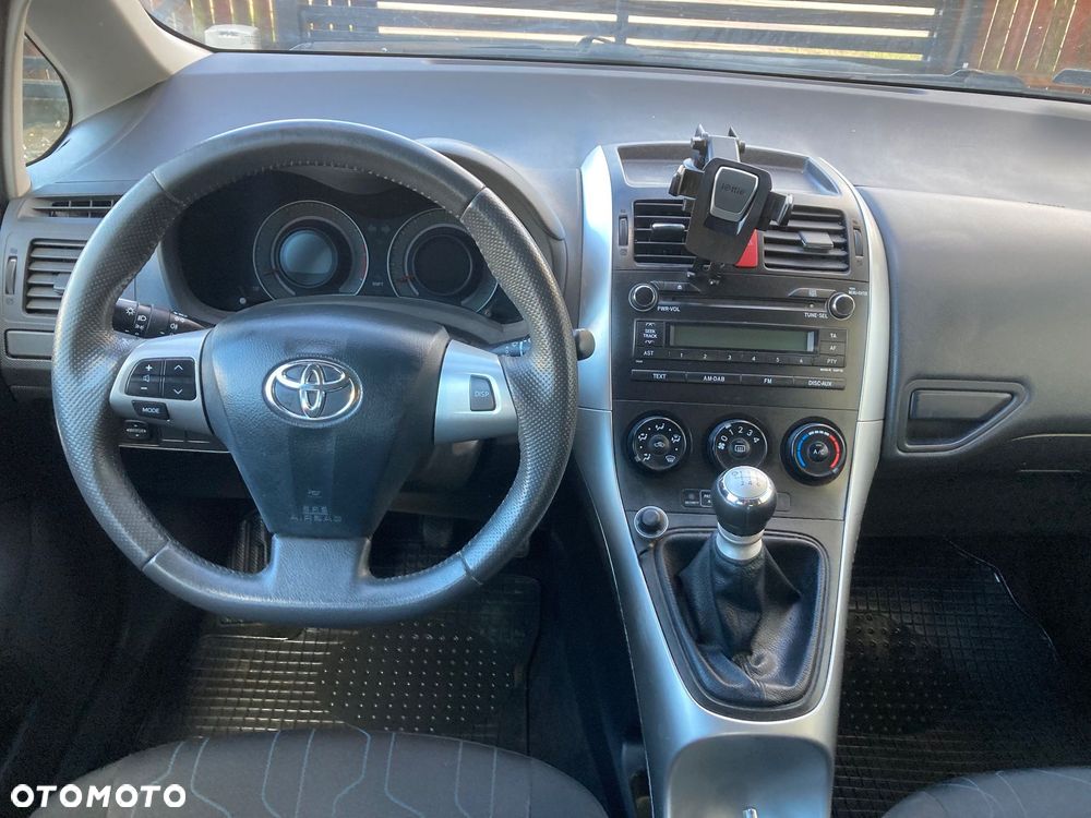 Toyota Auris 1.6 Luna - 6