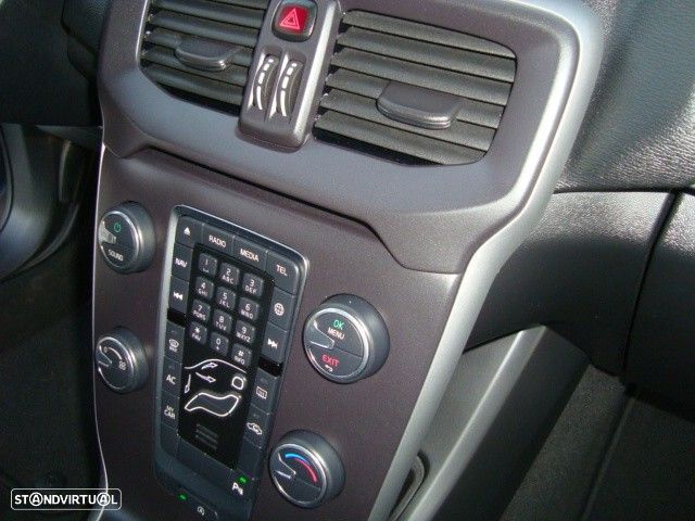 Volvo V40 2.0 D3 R-Design Momentum - 36