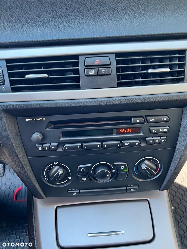 BMW Seria 3 318i - 32