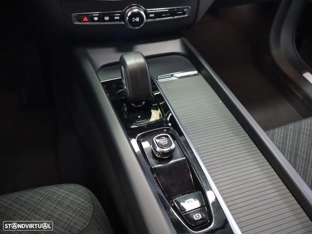 Volvo XC 60 2.0 T6 PHEV Core AWD - 22