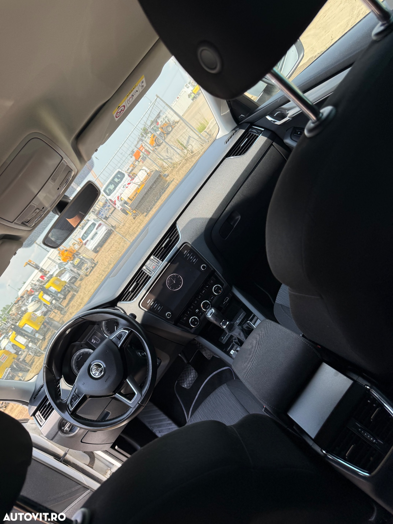 Skoda Octavia Combi 2.0 TDI DSG Style - 24