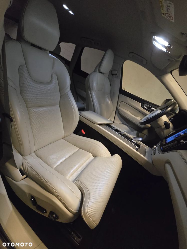 Volvo XC 60 B4 D AWD Plus Bright - 21