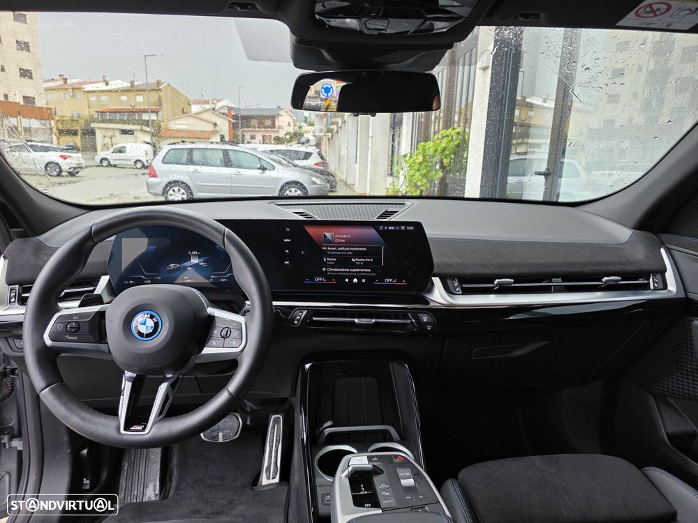 BMW iX2 eDrive20 Pack Desportivo M - 24