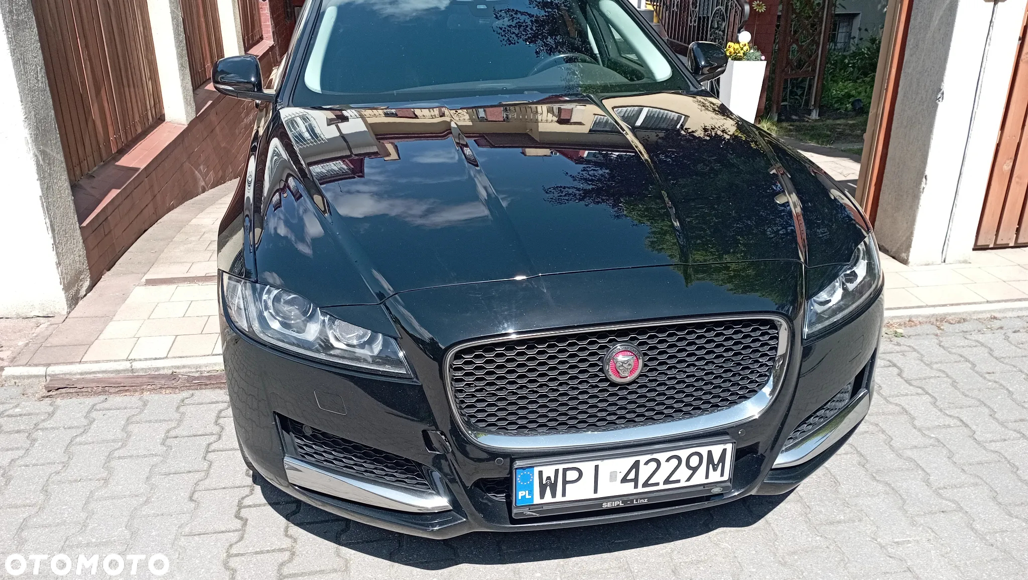 Jaguar XF 2.0 i4D AWD Prestige - 2