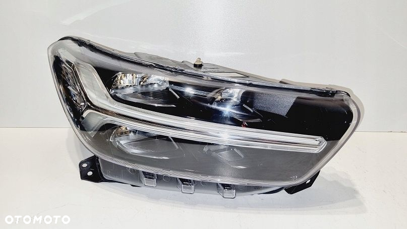 REFLEKTOR PRAWY LEWY MID LED VOLVO XC40 EUROPA - 3