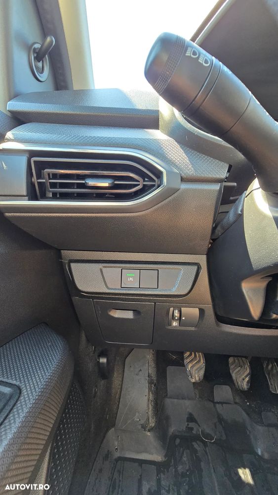 Dacia Logan TCe 90 Essential - 12