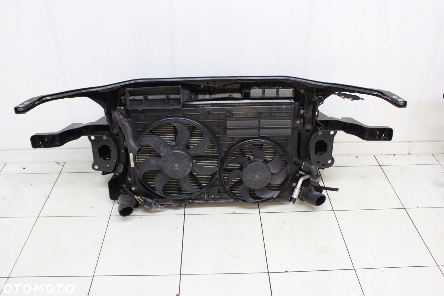 PAS PRZEDNI WZMOCNIENIE CHŁODNICE VW PASSAT B6 2005R- 2.0 TDI - 6