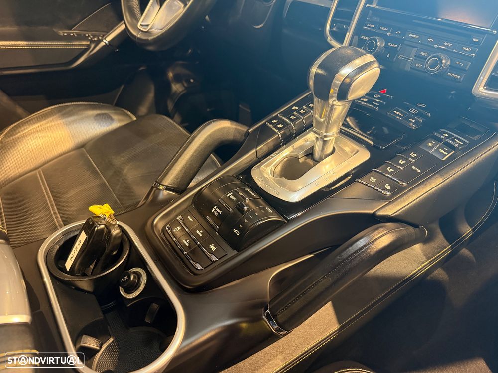 Porsche Cayenne S E-Hybrid Platinum Edition - 41