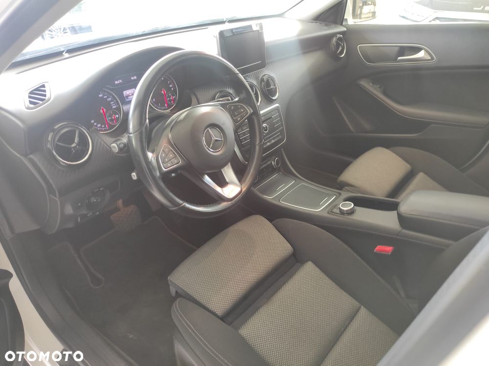 Mercedes-Benz GLA - 6
