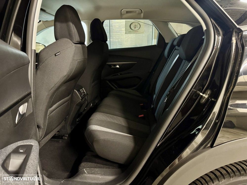 Peugeot 3008 1.2 PureTech Allure EAT8 — fotografia 33