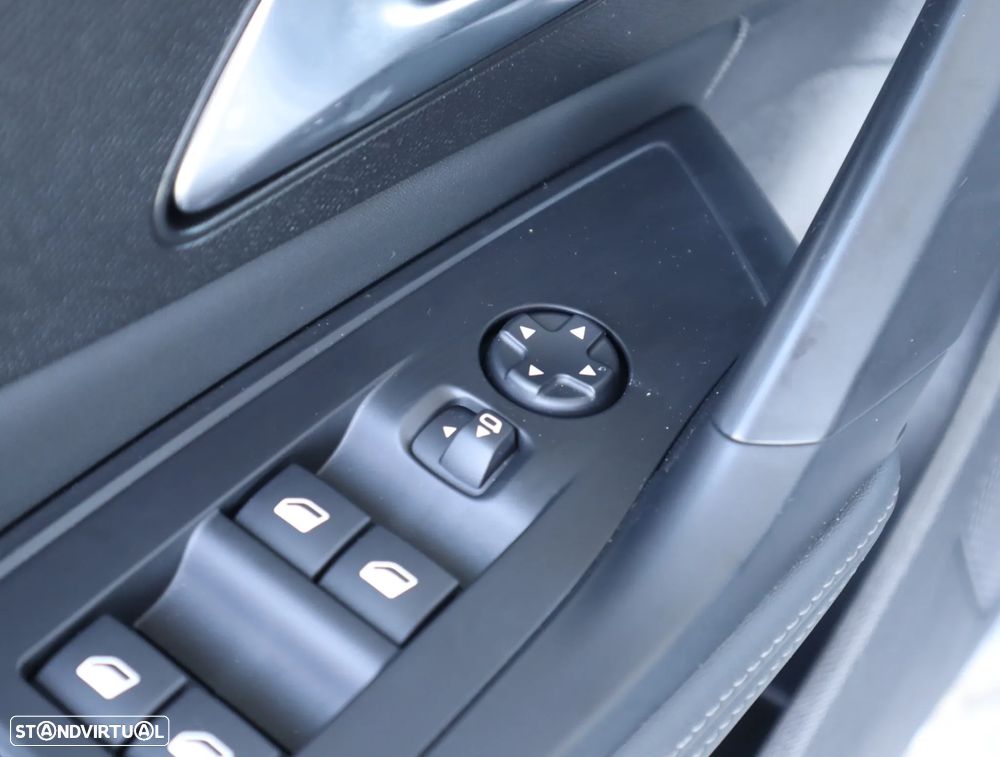 Peugeot e-308 156 Allure - 34
