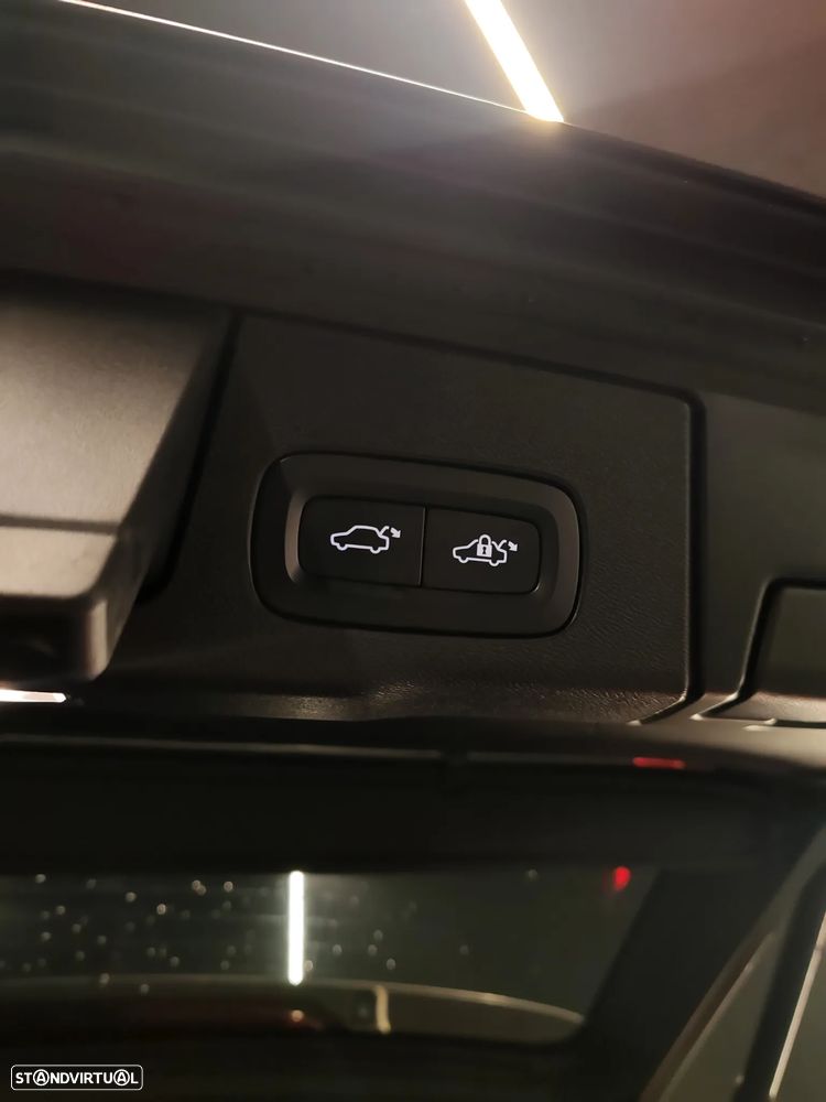 Volvo XC 60 T6 AWD Recharge Geartronic RDesign Expression - 27