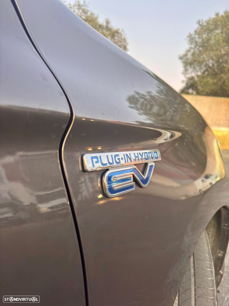 Mitsubishi Outlander 2.0 PHEV Intense Navi - 9