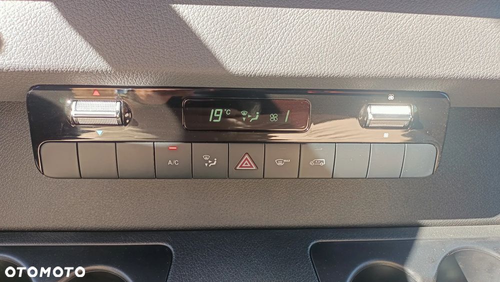 Mercedes-Benz SPRINTER - 16
