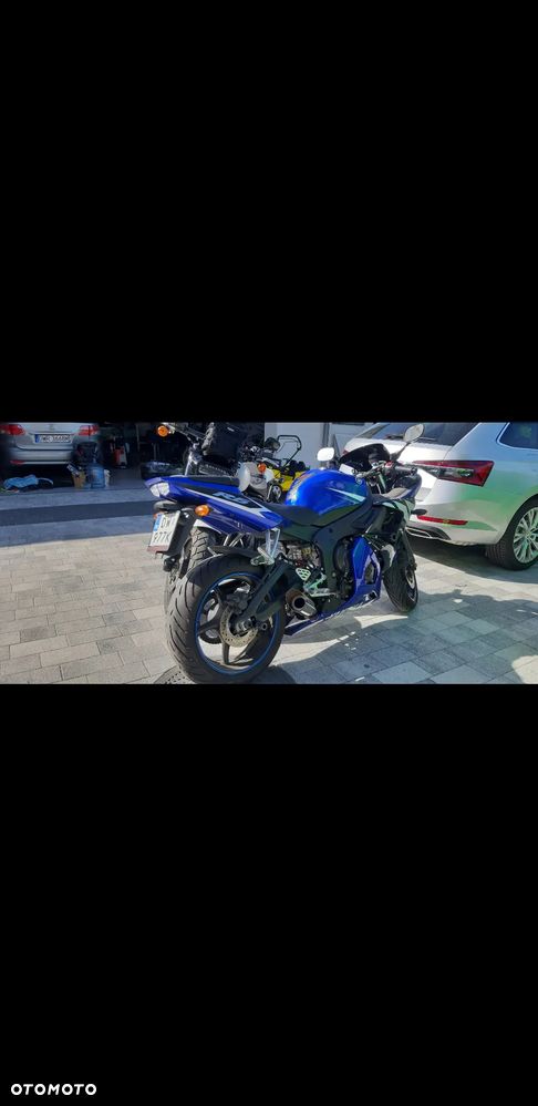 Yamaha R6 - 4
