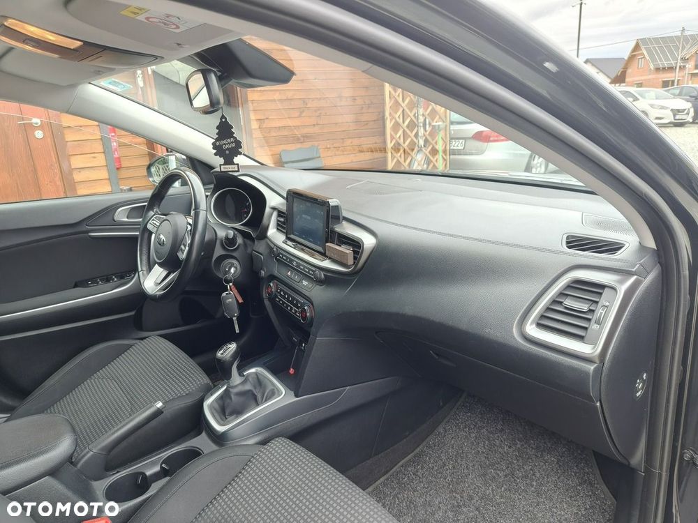 Kia Ceed - 23