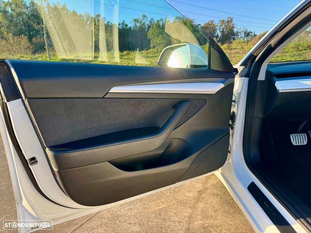 Tesla Model 3 Performance Dual Motor AWD - 32