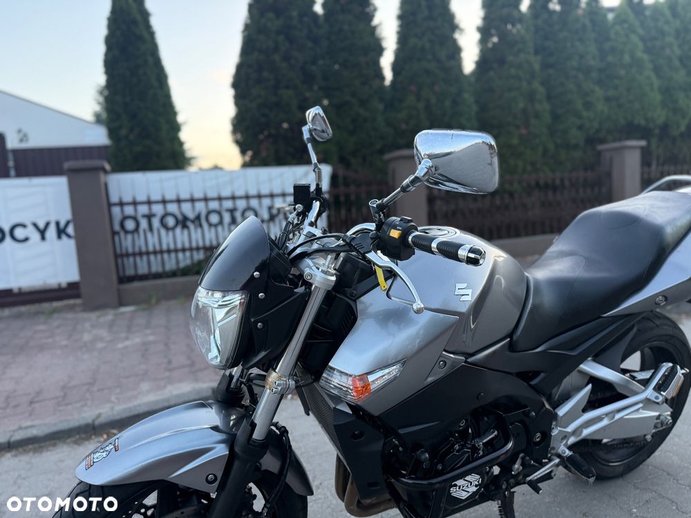 Suzuki GSR - 18