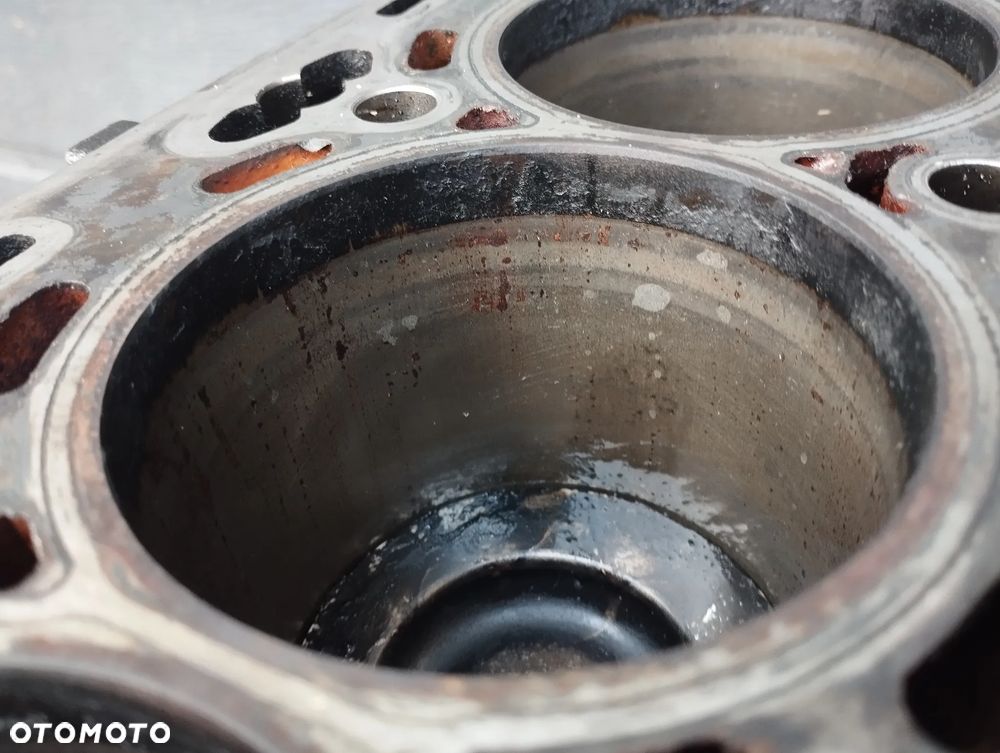 BLOK SILNIKA DOŁ AUDI VOLKSWAGEN 2.0 TDI KOD: CNH - 7