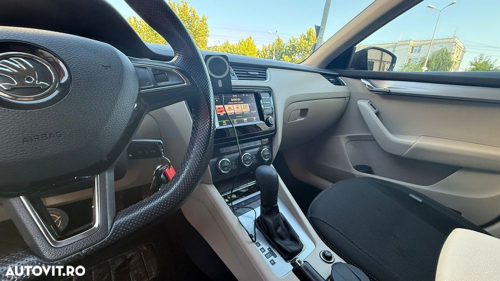 Skoda Octavia 2.0 TDI DSG 4X4 Ambition - 6