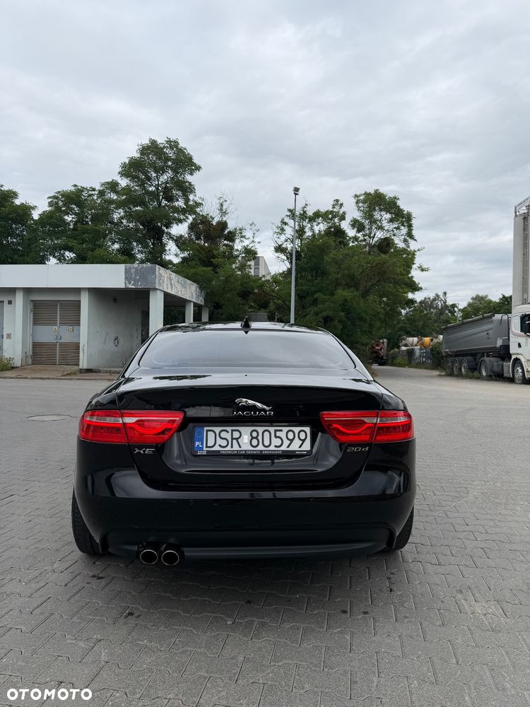 Jaguar XE 2.0 D Prestige - 6