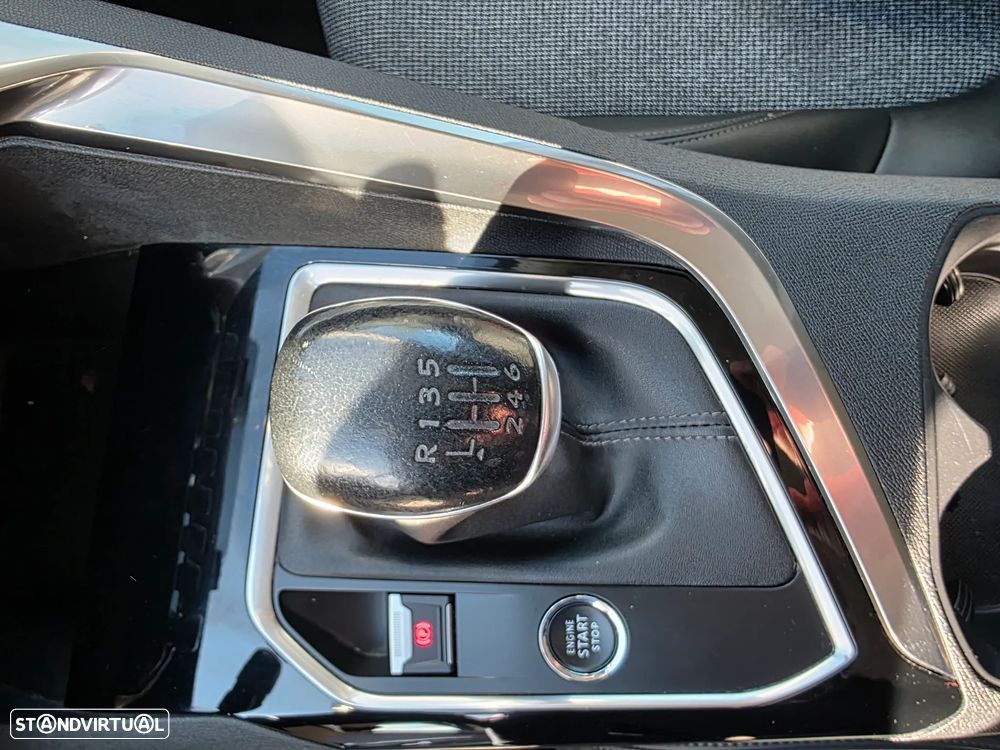 Peugeot 3008 1.2 PureTech Allure Pack - 25