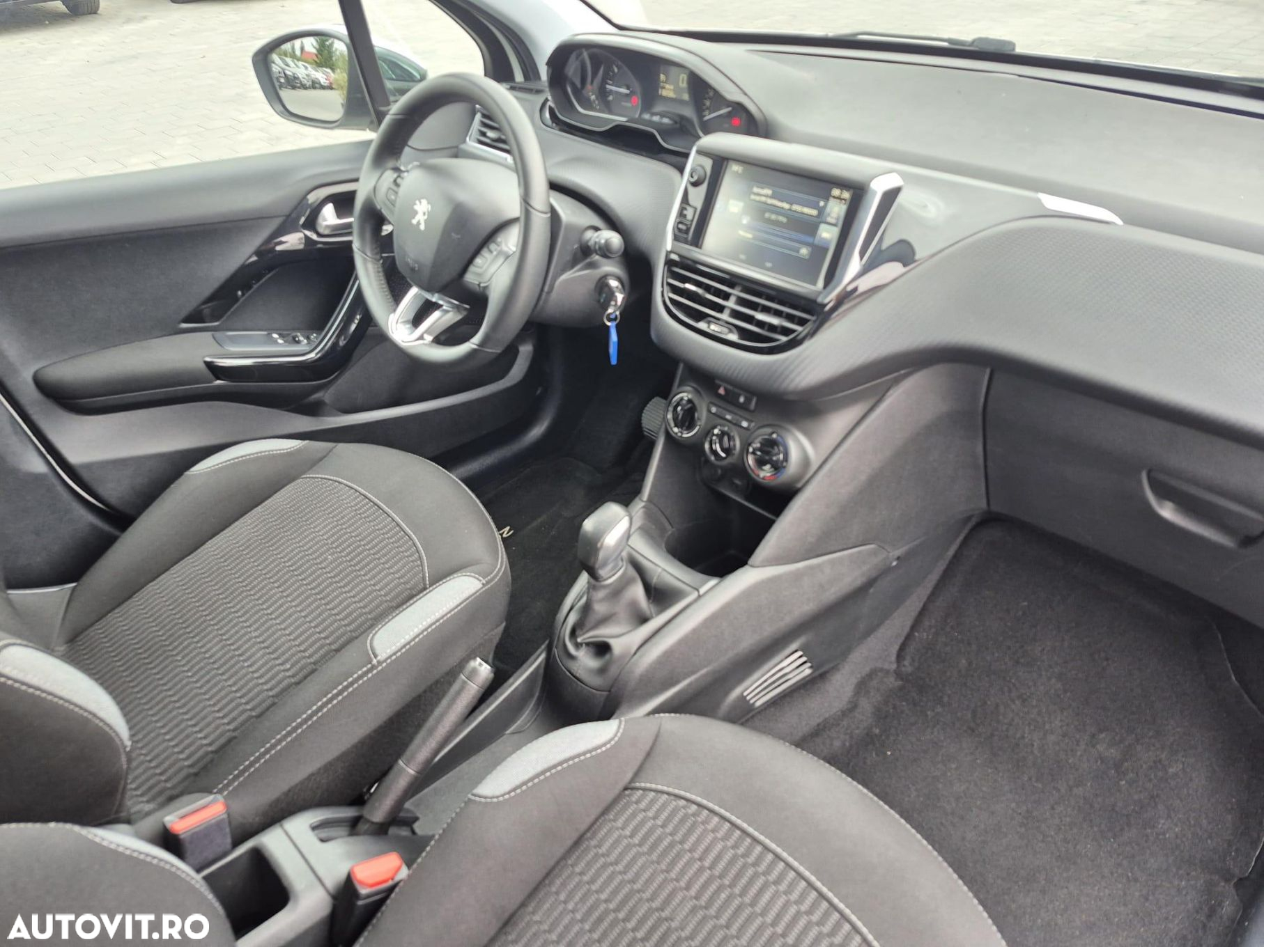 Peugeot 208 - 15