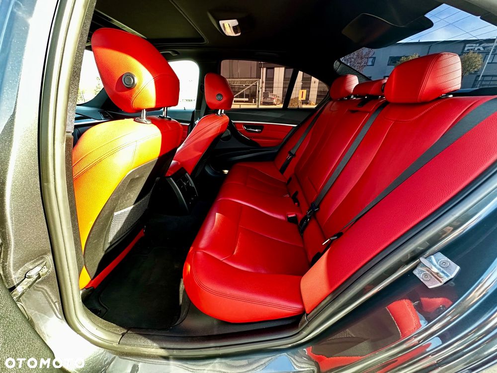BMW Seria 3 330i xDrive Sport Line - 4