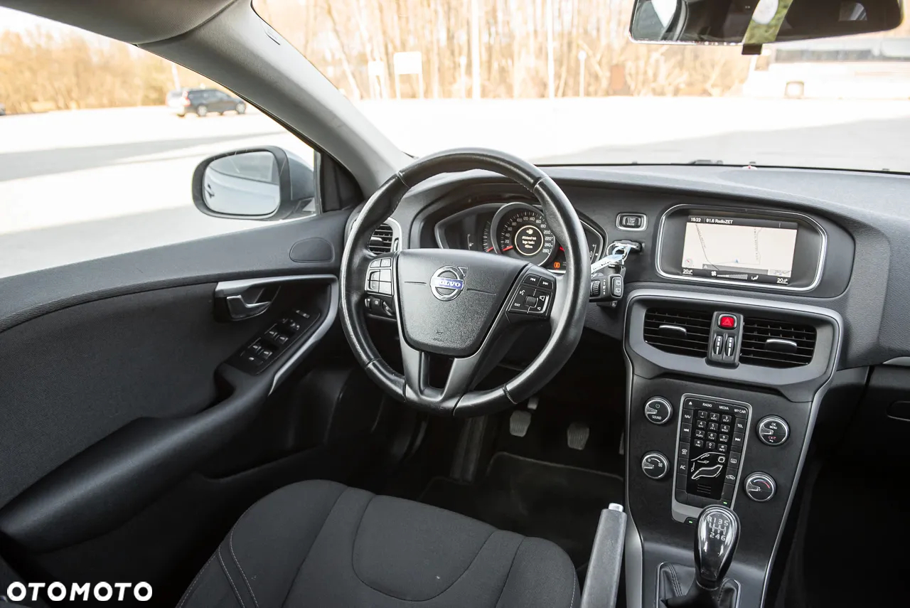 Volvo V40 - 24