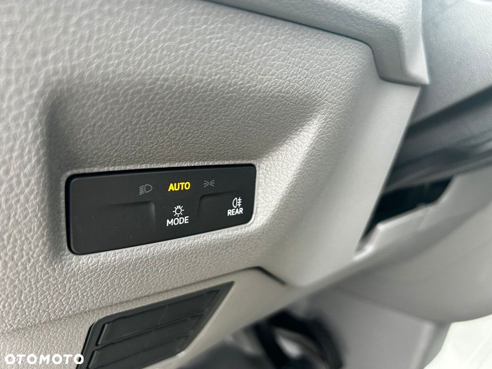 Volkswagen Crafter Podwozie z pojedynczą kabiną silnik: 2,0 l EURO VI SCR 163 KM / skrzynia biegów: Przedni napęd automatyczna 8-biegowa rozstaw osi: 4490 mm - 18