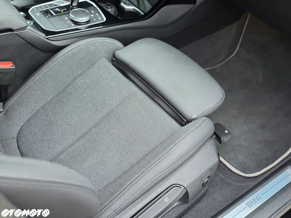 BMW Seria 2 220d xDrive Sport Line sport - 27