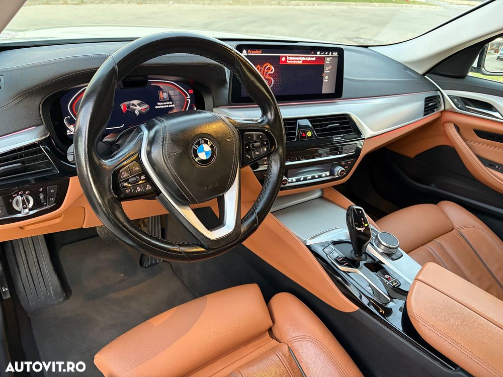 BMW Seria 5 530d xDrive AT MHEV - 12