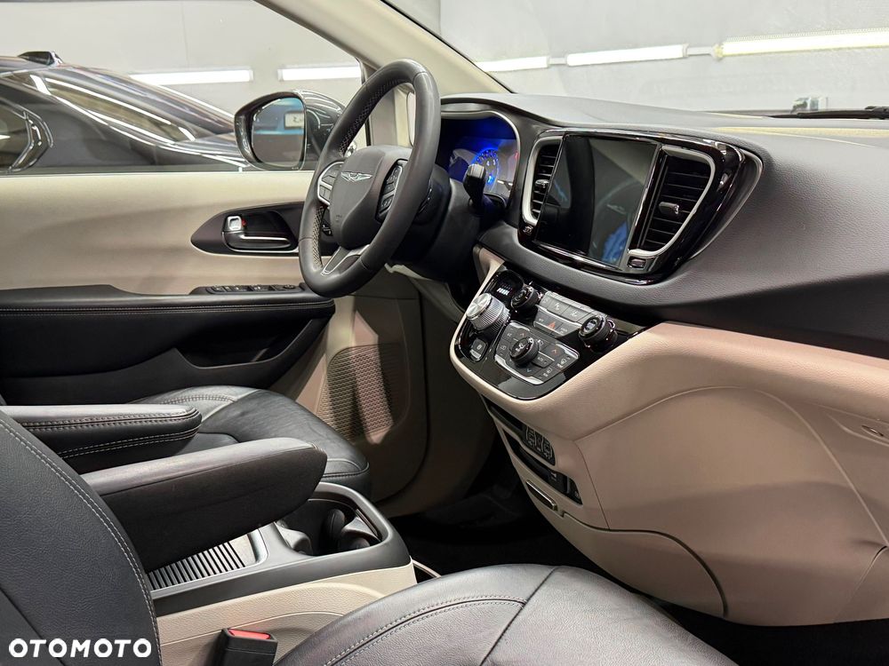 Chrysler Pacifica - 24