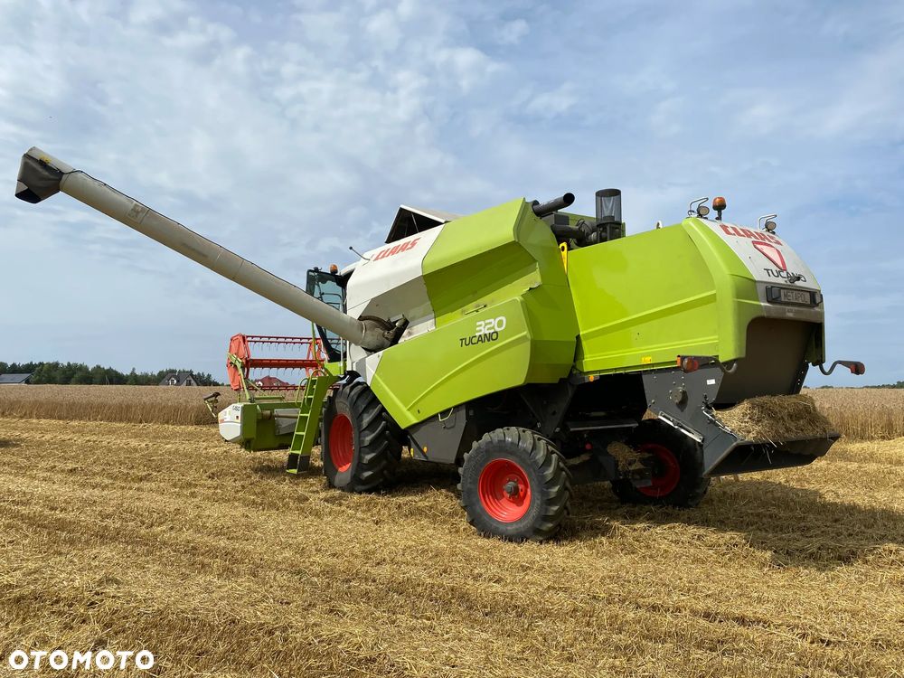 Claas Tucano 320 - 4