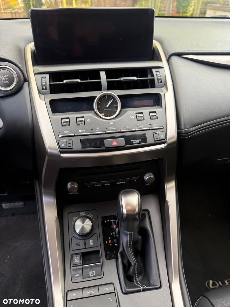 Lexus NX 300 F Impression AWD - 36