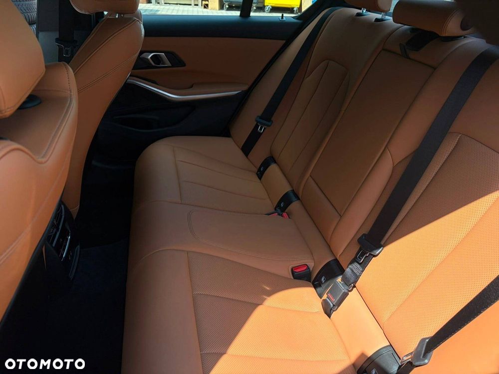 BMW Seria 3 - 16